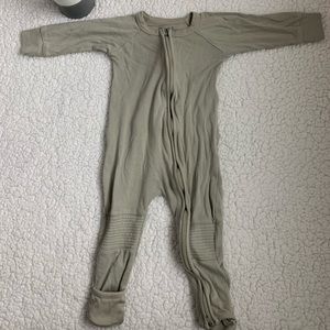 Goumi footie sleeper